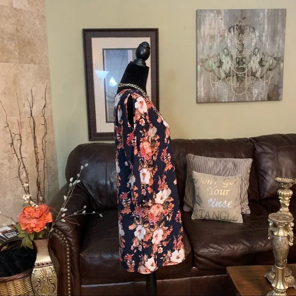 ‼️SOLD‼️ LULUS | NWT Long Sleeve Navy Blue Floral Shifting Dears Dress | S - Picture 5 of 7